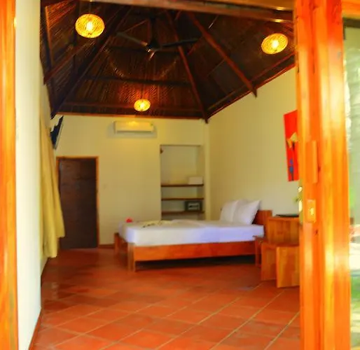Ananda Hotel 3*
